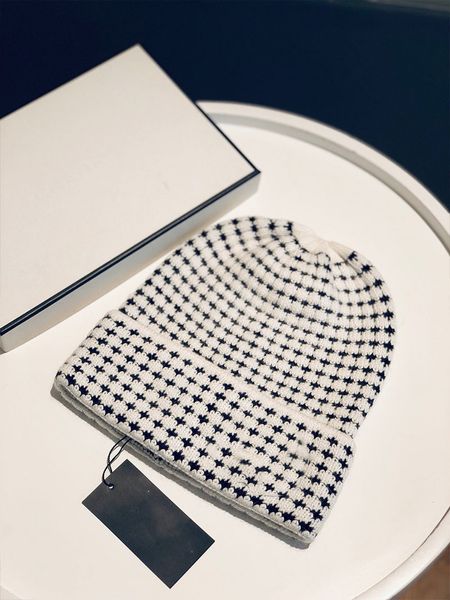 

famous brand lady hats winter warm wool hat european styles cap and windproof fashion anti-winter caps215a