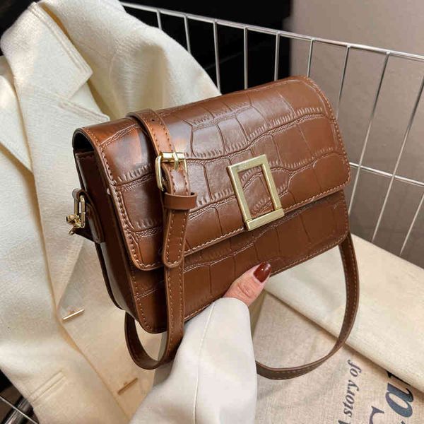 

2022 stone grain crack lock small square bag leisure daily commuter net red same single shoulder messenger, Black;red