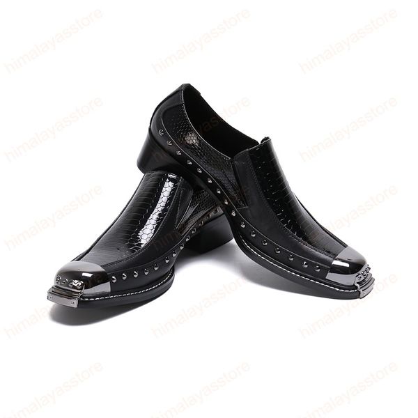 Scarpe eleganti da uomo in vera pelle stile britannico Scarpe slip on da uomo con punta in metallo di grandi dimensioni Scarpe formali da uomo con punta quadrata