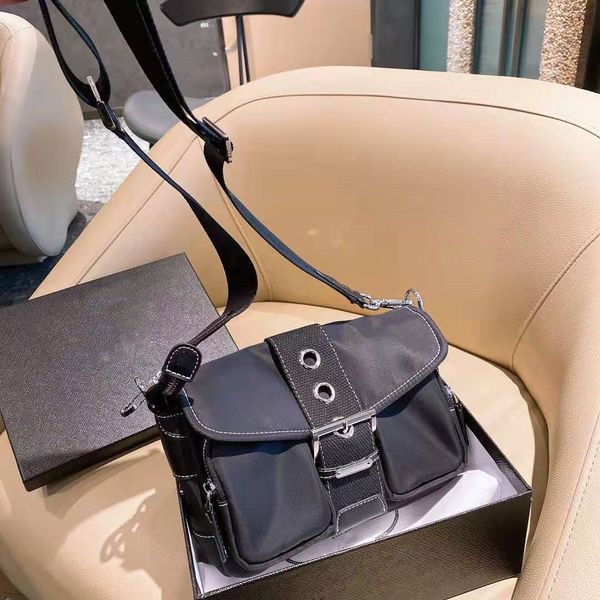 

luxurys messenger bag men and women fashion designers crossbody bag classic nylon waterproof outdoor packs shoulder bag