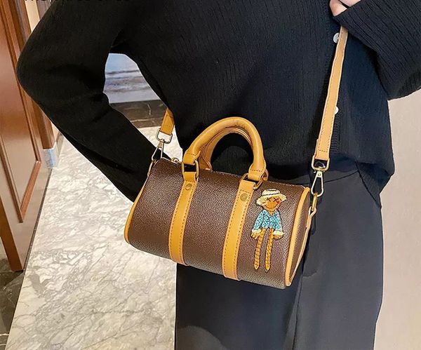 

2023 small scarecrow outdoor embroidery bag design geniune lvl leather crossbody shoulder for men women autumn retro pillow handbag ladies p