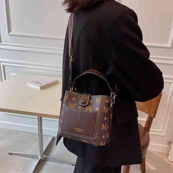 

2022 latest handbag factory store bucket autumn printed single shoulder red
