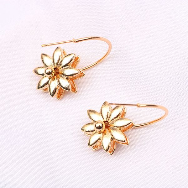 

2020 designer new snow lotus earrings european and american fashion personality high-end alloy lily earrings metal flower ear hooks, Golden;silver
