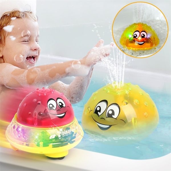 Lustige Säuglingsbadespielzeug Baby Elektrische Induktion Sprinkler Ball mit Lichtmusik Kinder Wasser Spray Spielball Badespielzeug Kinder LJ201019