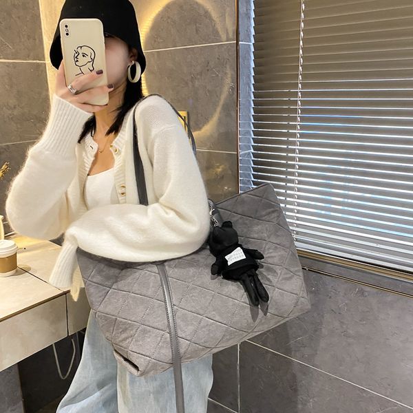 

lingge embroidery 2020 new fashion women's foreign style versatile shoulder large capacity armpit tote bag c1114