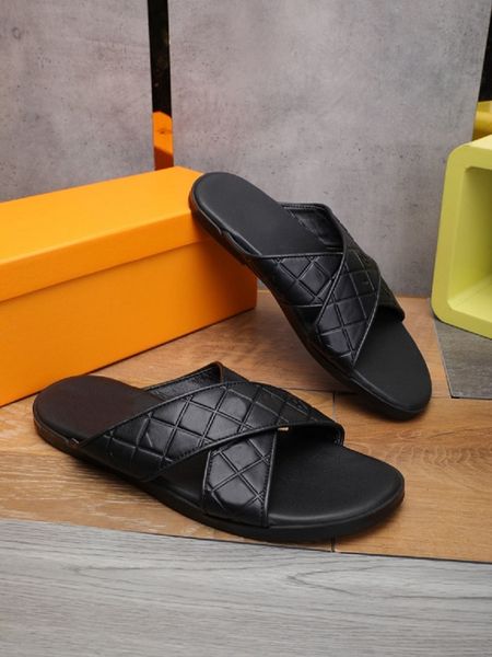 

2022 classic men slippers rhinestone black sandals twill genuine leather slipper trendy rivet stud slides mens casual flip-flops