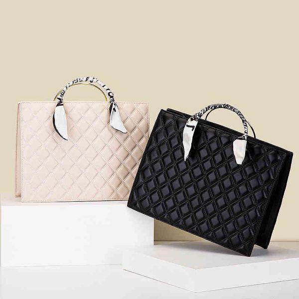 

2022 factory wholesale new summer solid color fashion chain lingge women's shoulder bag