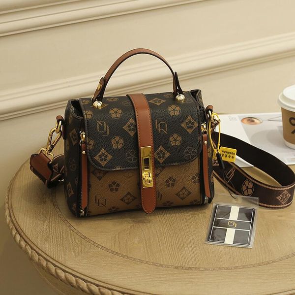 

wholesale factory ladies leathers shoulder bag classic old color retro handbag street trend printed handbags elegant large capacity fashion, Black;red