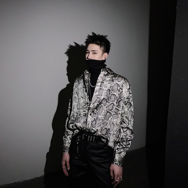 

2021 new internet celebrity snake print long sleeve loosely hong kong shirt korean style cool trend jacket. je6e, Black