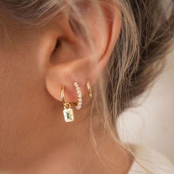 2021 mode Frauen Schmuck Lünette Set Weiße Frische Perle Perlen Geometrische Runde Kreis Kleine Hoop Ohrring Großhandel