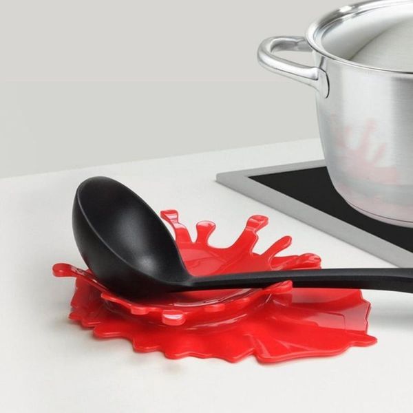 

1pc splashing tomato sauce soup shape spoon rack kitchenware dining table squash soup spatula spoon rest kitchen gadgets random h wmtvkc