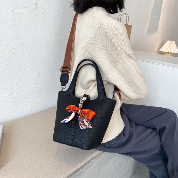 

2hajw women's bucket new 2020 bucket zjv solid color hand fashion korean style shoulder bag casual wide shoulder strap messenger fashio