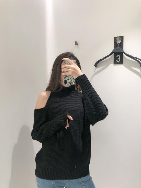 

2021 winter shoulder hollow design knitwear women's sweater, White;black