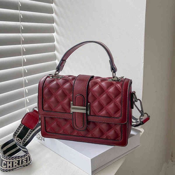 

2022 factory wholesale new fashion single shoulder messenger bag rhombic lattice texture portable square simple small fragrance broadband ba