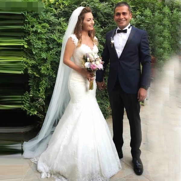 

off-shoulder mermaid wedding dresses v neck vestido de noiva fashion lace appliques vestido novia sirena elegant formal bride gowns, White