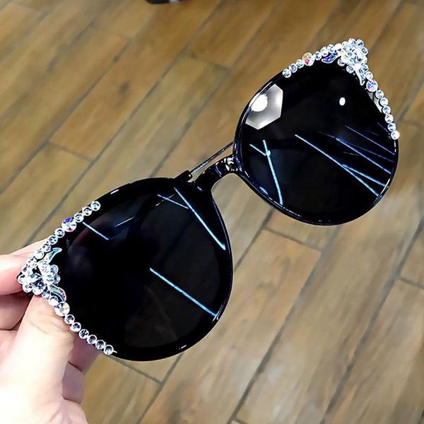 

uv400 fashion vintage eye sunglasses round women luxury rhinestone sun glasses retro diamond eyeglasses cat lentes de mujer sol oqooj, White;black