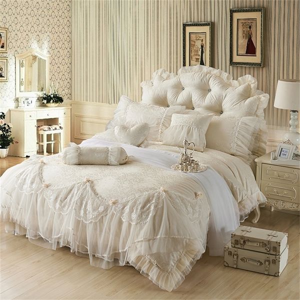 2019 роскошные белые цветы постельные принадлежности одеяло одеяло чехол кровать юбка комплекты королевы король хлопок свадебный подарок 4шт принцесса постельное белье T200706