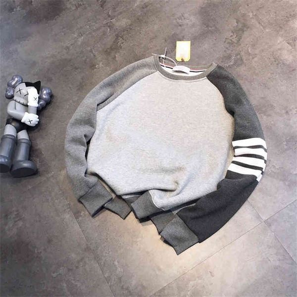 

chao brand autumn winter new tb yarn dyed four bar contrast round neck splicing sweater for men women couples loose leisure jimo, Black