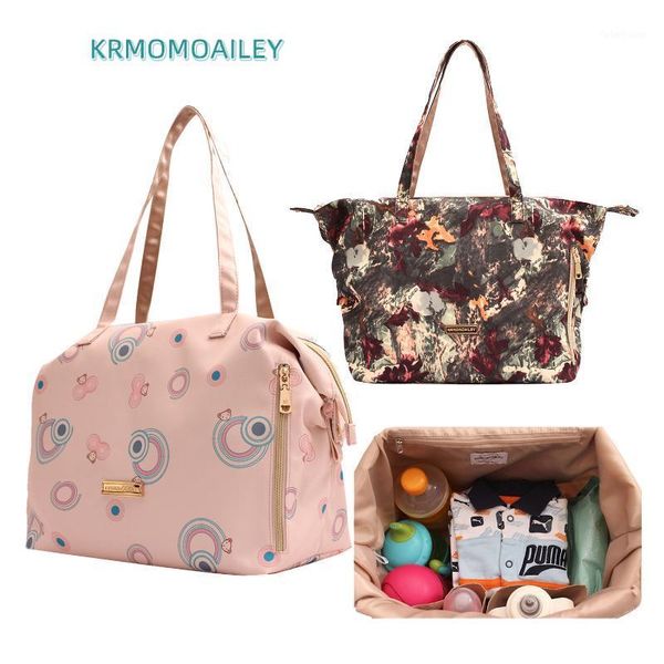 

2020 korean one-shoulder mommy bag printing travel simple fashion nappy diaper bag maternity messenger for baby1