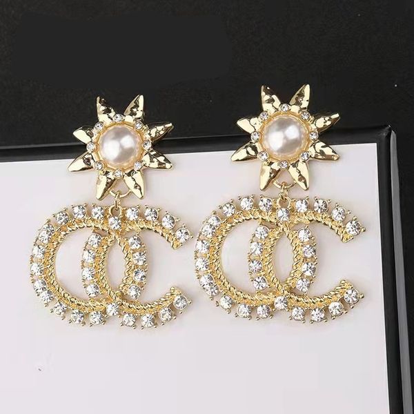 Designer di marchi di lusso placcati in oro 18 carati Doppie lettere Stud Dangle Hoop Geometric Women Girasole Nappa Crystal Rhinestone Pearl Earring Wedding Party Jewerlry