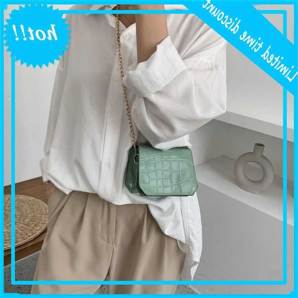 

net red women's messenger 2020 new fashion crocodile bucket advanced sense foreign chain bag