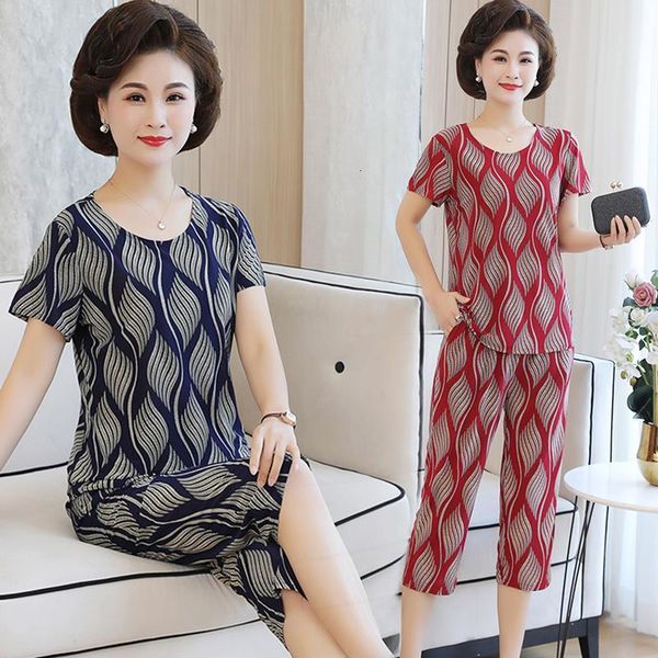 

middle-aged women sporting two piece sets suit summer t-shirts & pants sets woman short sleeve print female large size sets, Gray
