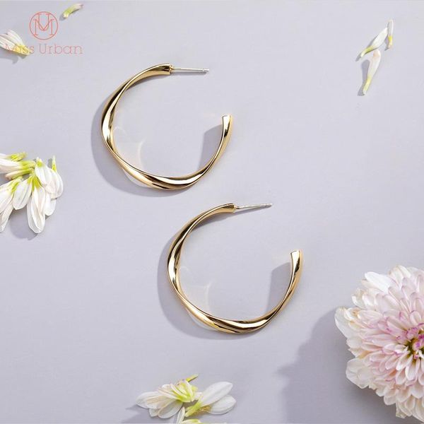 

hoop & huggie miss urban 2021 arrivals twisted metal c-hoop earings, Golden;silver