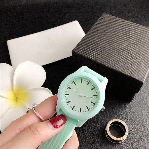 

42.8mm men's and women's quartz watch styles roman six-pin style tape quartz watch, Slivery;black