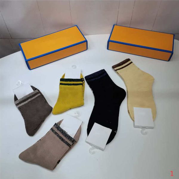 

2020 женские носки письма вышивка мода solid color спорт хлопок дышащие с 5 цветов чулок пара hip hop socks unisex, Black;white