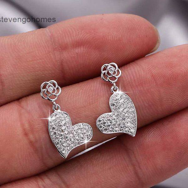

2020 new fashion personal temperament classic women's love earrings, Golden