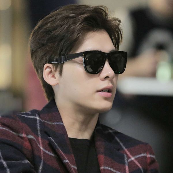 

sunglasses men's black super polarized new sunglasses women's glasses trendy star same myopia driving, White;black