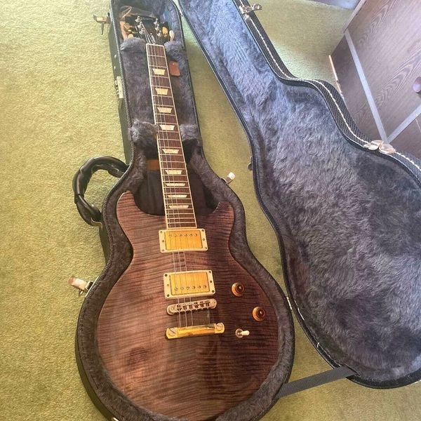 

2005 double cut away standard guitar les electric vintage