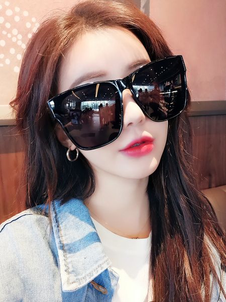 

loversized korean casual round fashionable female uv proof men's driving polarized sunglasses women's big face looks thin m, White;black