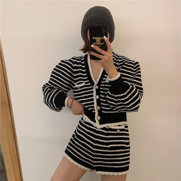 

2021 new sweet female two sets of striped pieces single v neckline breasted sleeves long cardigan waist short pants spring 3h1o, Gray