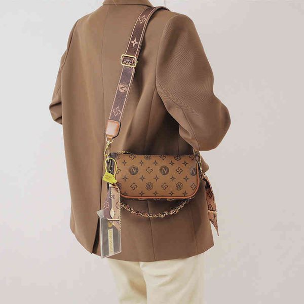 

2022 factory wholesale this year's popular cylinder fashion classic women's bag trendy single shoulder messenger bag ewsg