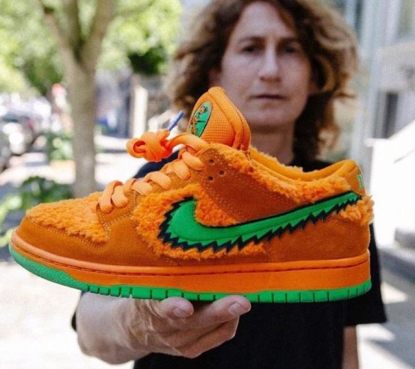 

nÃ­kÃ© sb dÃºnk low pro x grateful dead bears face mask opti yellow three bears green orange bear sneakers collection casual shoes, Black