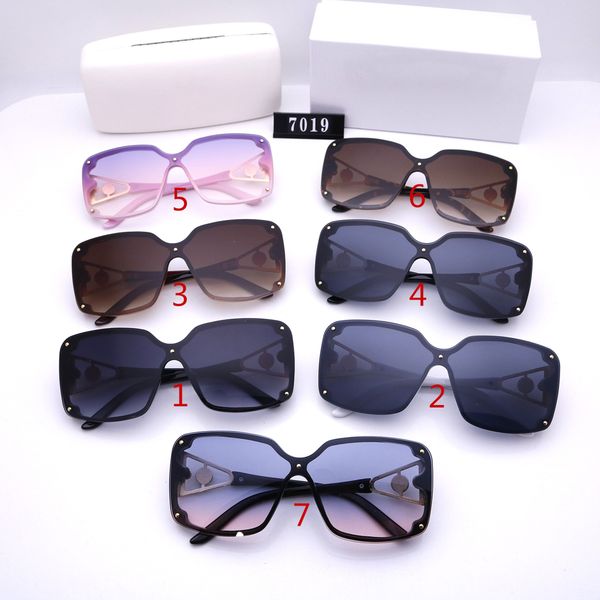 

2021 fashion men and women designers sunglasses luxury sunglasses elderly head glasses driving polarized glasses with box 7019, White;black