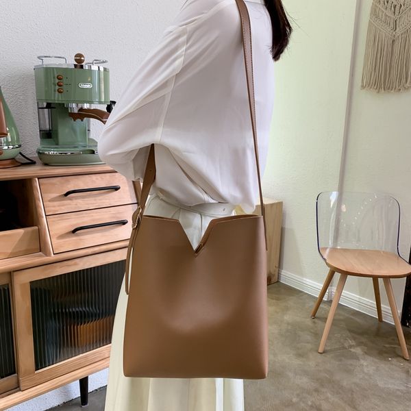 

spring 2020 new women's simple hand satchel satchel hand single shoulder messenger fashion soft leather big bag women's bag yzvkc