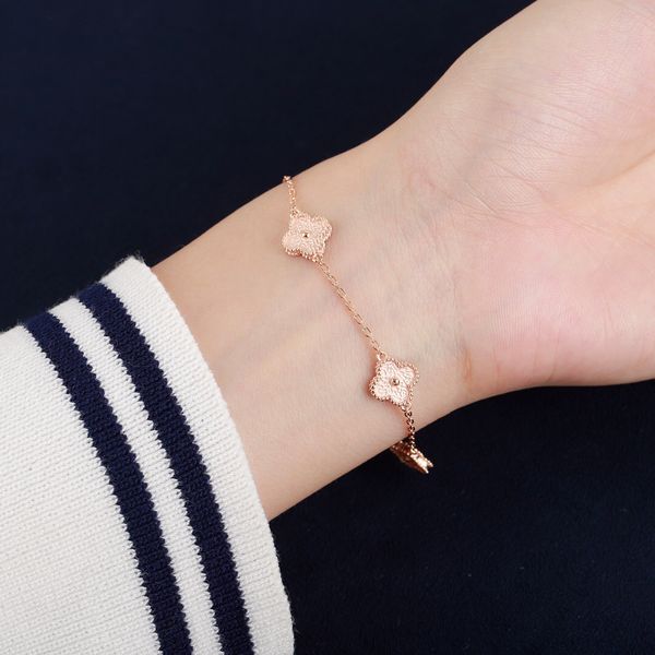 

2021 new arrival special design pendant in mini flower pendant necklace in 18k rose gold plated for women wedding gift jewelry in, Silver