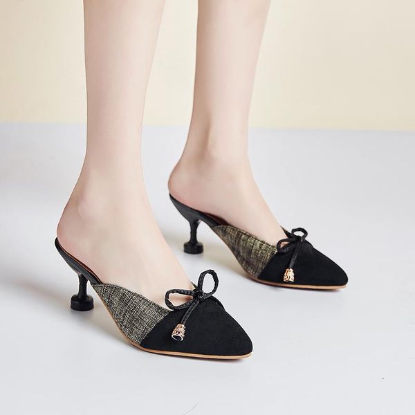 

leopard-print pearl cloth with pointed toe and simple high heels, Black