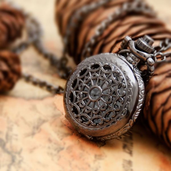 

new lead black small size spider web pocket watch quartz 27mm necklace vintage jewelry wholesale korean edition sweater chain fashion watch, Slivery;golden