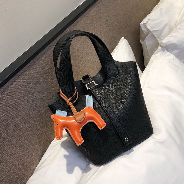 

women's 2019 new korean versatile bucket portable vegetable basket pony decoration shoulder bag