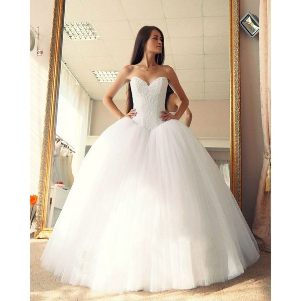 Abito da sposa con abito da ballo in pizzo fantasia Abito da sposa senza maniche con scollo a cuore senza maniche Abiti da sposa bianchi, avorio