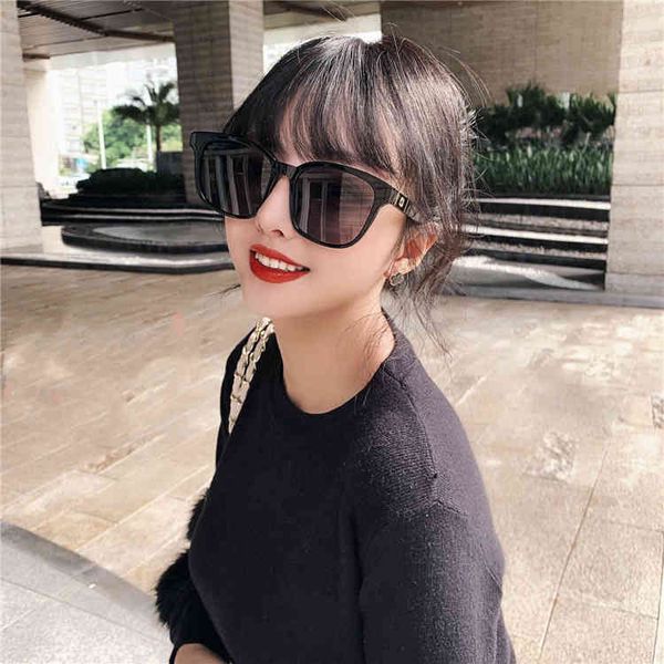 

75% off high version g family plate large square sunglasses women's fashion can be equipped with degree net red same uv proof sunglasse, White;black