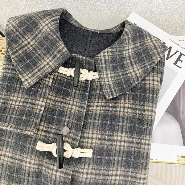 

crisp type with temperament horn about wool double lattice long coat coat in winter, Black