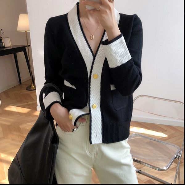 

2021 design women cardigan coat sweater women v neck long sleeve poncho vintage button knit cardigans women cropped outfits, White;black