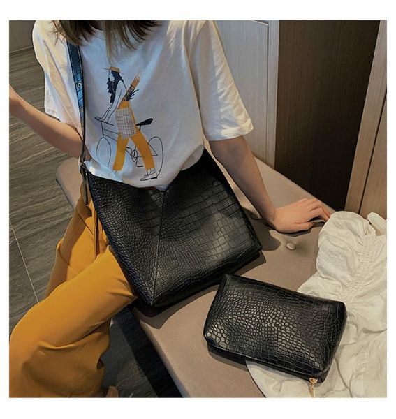 

italy's r ins microfiber material fashion new wild messenger bag summer ladies bag shoulder handbag
