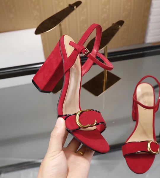 2020 heiße verkaufende Damen neue Designer hohe Sandalen Mädchen lässig Herbst Sommer weiches Wildleder klobige Fersenschuhe Dame sexy Abendessen rote Pumps 42 40