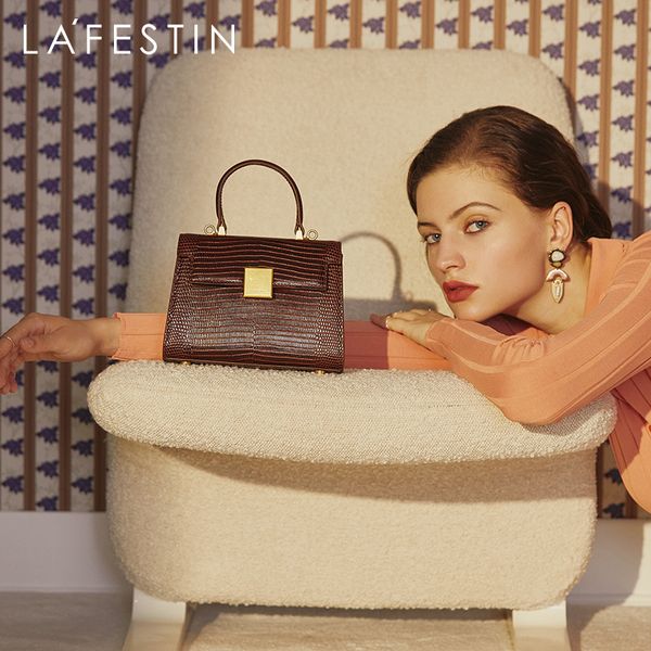 

la festin handbag 2020 new trendy retro leather hand carry bag female wild single shoulder messenger female bag c0121