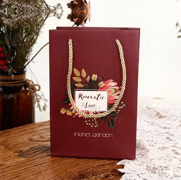 

30pcs burgundy romantic love floral wedding favors gift bags handbag paper bag for holding gift box / candy box